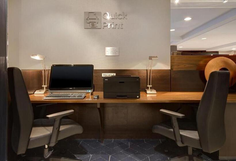 酒店 Courtyard By Marriott State College