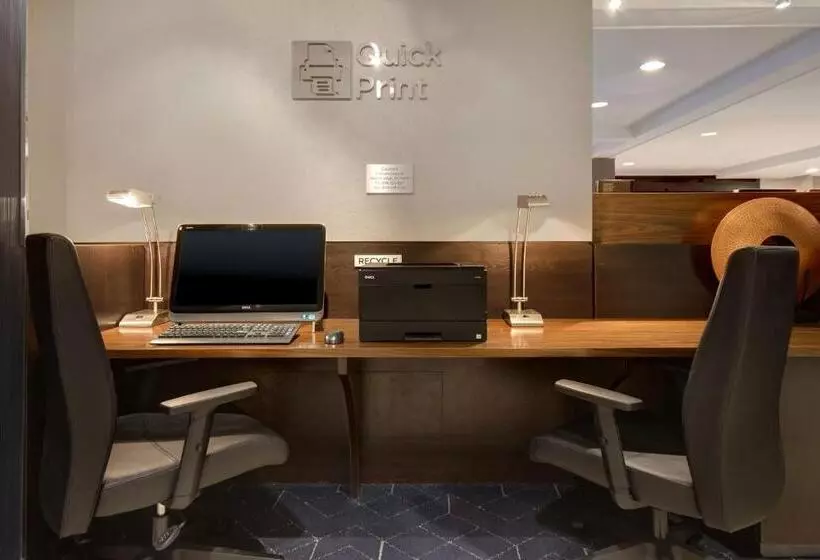 هتل Courtyard By Marriott State College