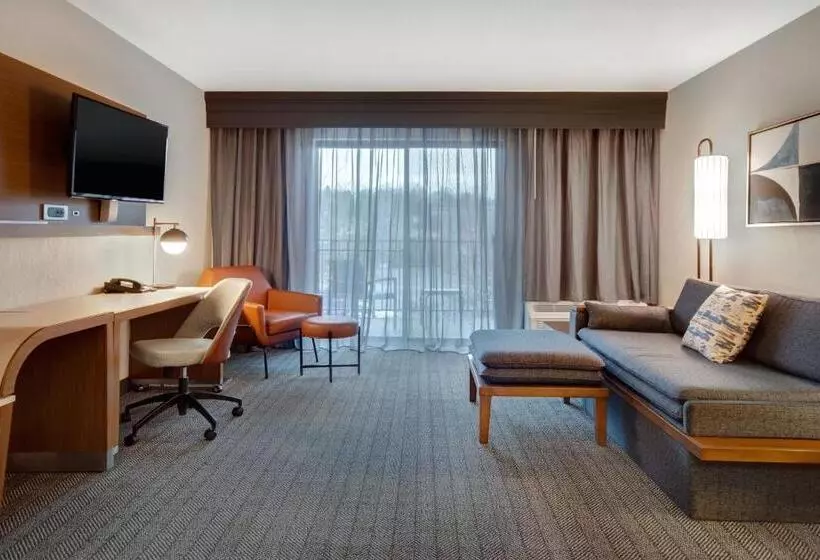 هتل Courtyard By Marriott State College