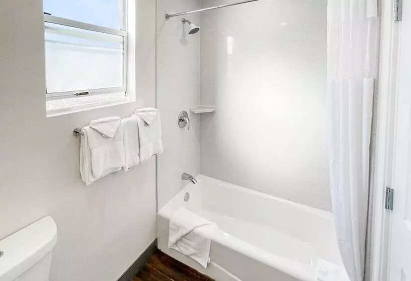 Отель Creekside Inn Downtown