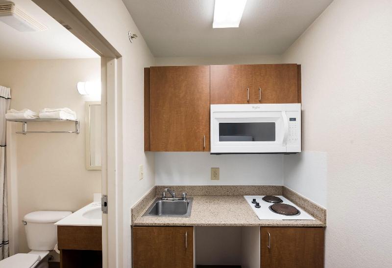 Otel Hometowne Studios By Red Roof Dallas   Irving