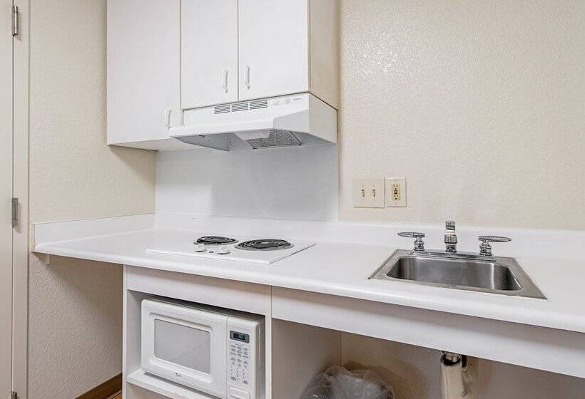 فندق Hometowne Studios By Red Roof Tacoma   Puyallup