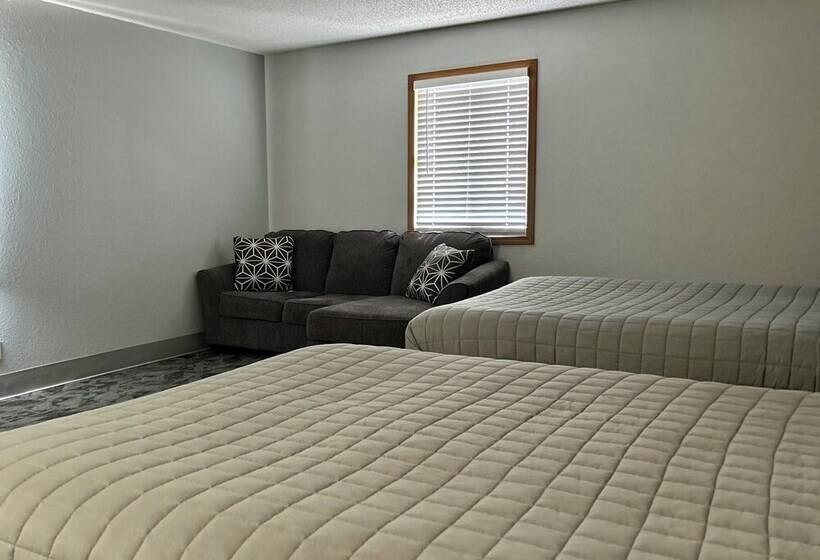 هتل Travelodge By Wyndham Lincoln South