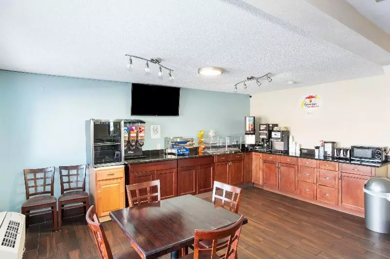 בית מלון כפרי Super 8 By Wyndham Findlay