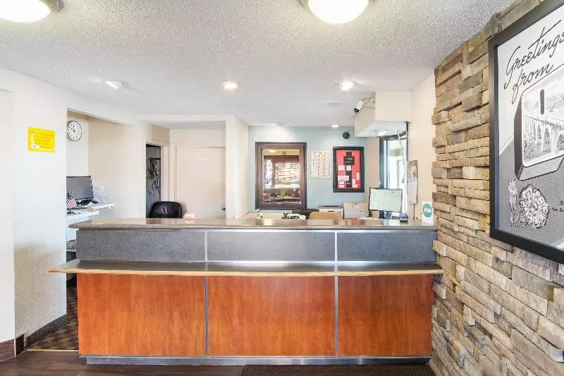 בית מלון כפרי Super 8 By Wyndham Findlay