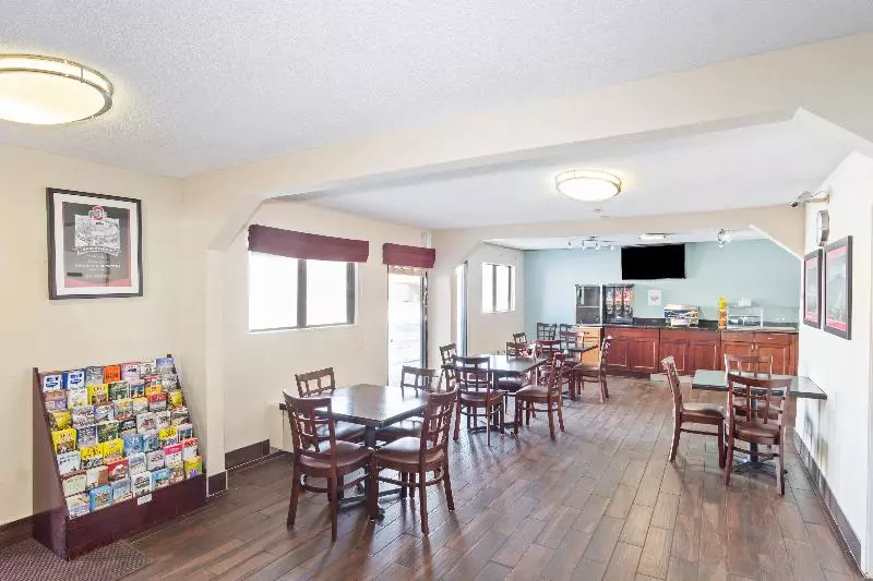 בית מלון כפרי Super 8 By Wyndham Findlay