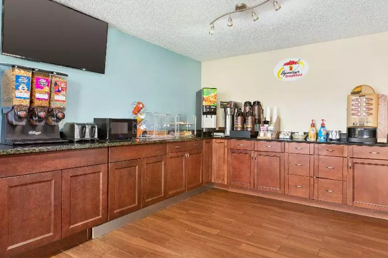 בית מלון כפרי Super 8 By Wyndham Findlay