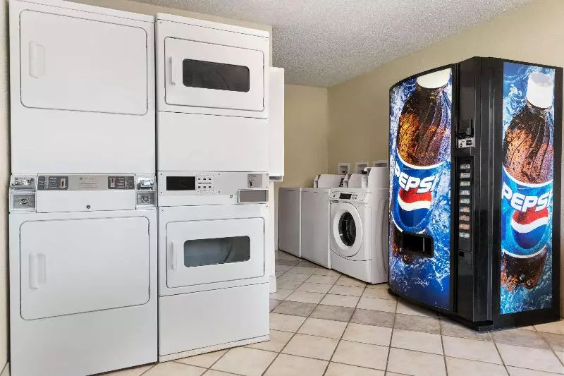 בית מלון כפרי Super 8 By Wyndham Findlay