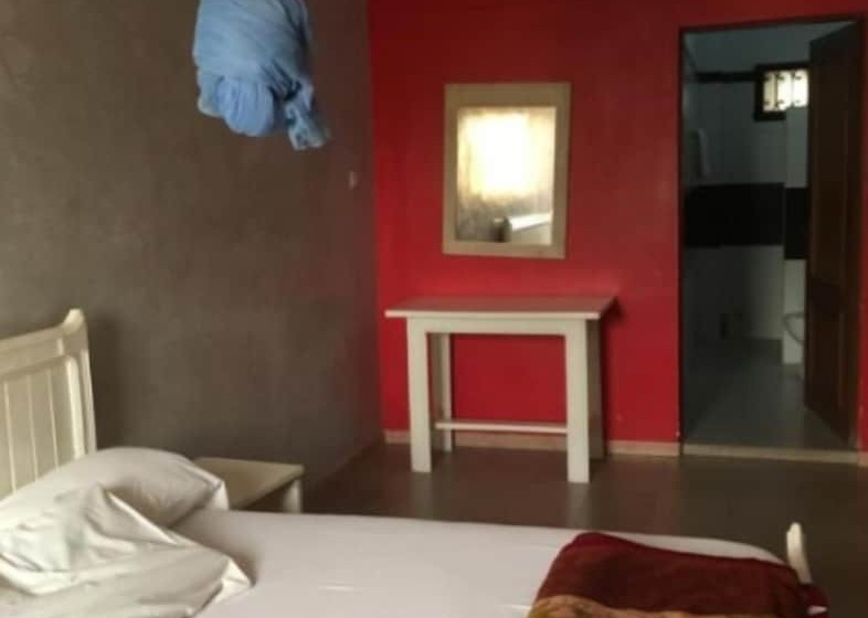 مسافرخانه Hôtel La Citronnelle