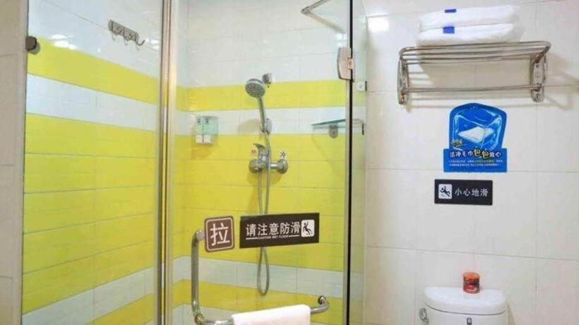 בית מלון כפרי 7 Days Inn Wuhan Dingziqiao Zhongnan Road Metro Station