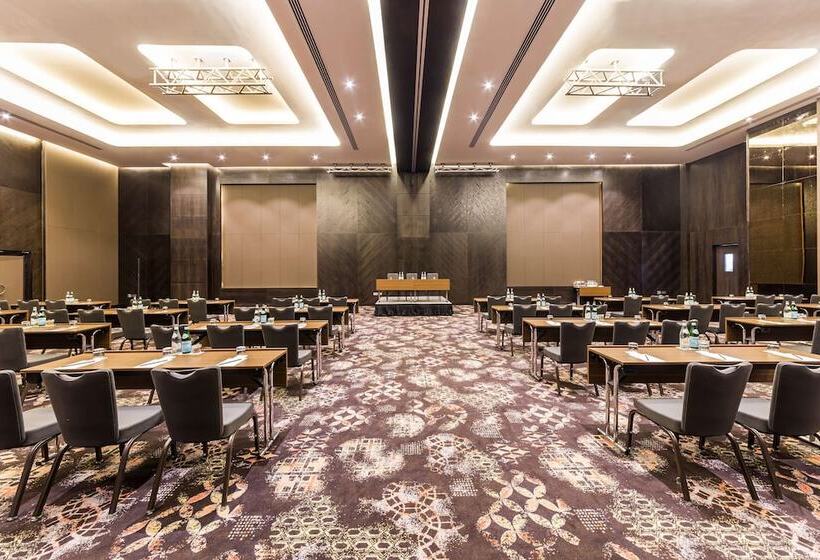 Radisson Blu Hotel, Dubai Canal View