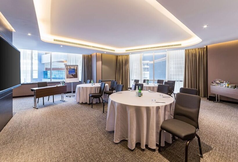 Radisson Blu Hotel, Dubai Canal View