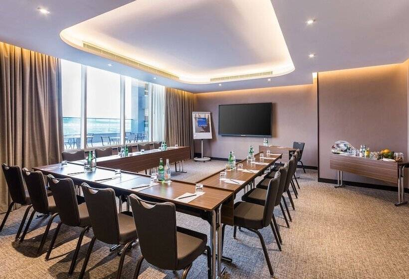 Radisson Blu Hotel, Dubai Canal View