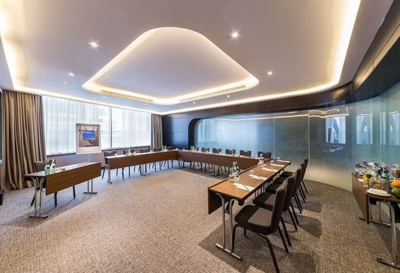 Radisson Blu Hotel, Dubai Canal View