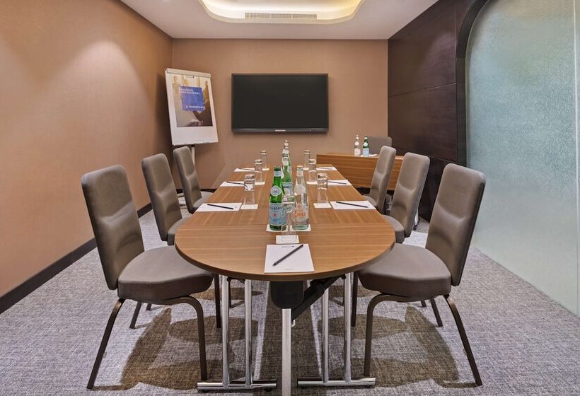 Radisson Blu Hotel, Dubai Canal View