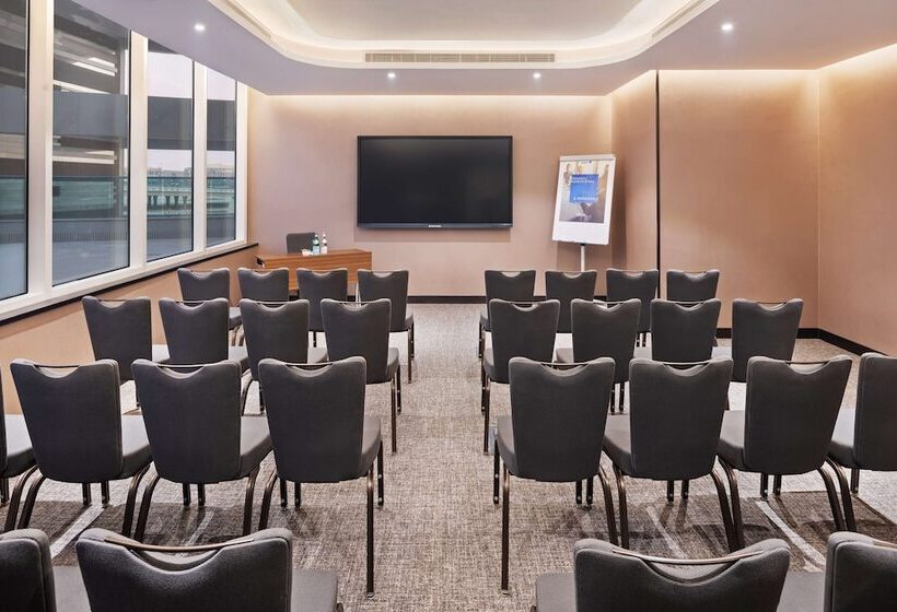 Radisson Blu Hotel, Dubai Canal View