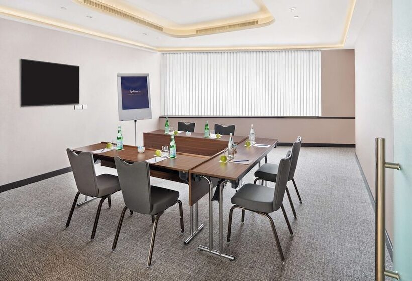 Radisson Blu Hotel, Dubai Canal View