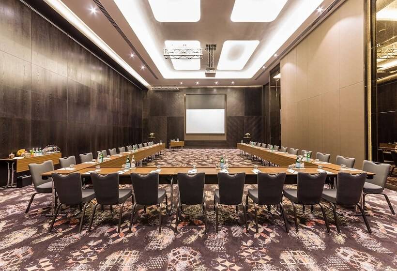 Radisson Blu Hotel, Dubai Canal View