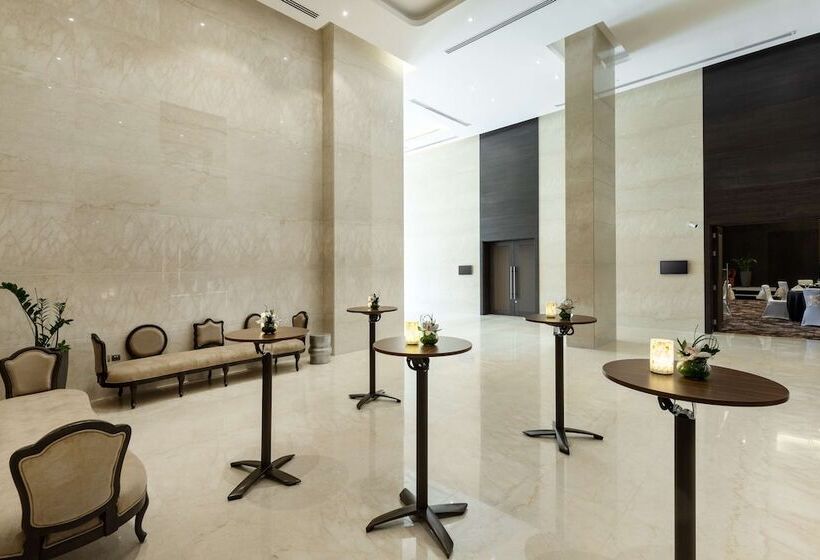 Radisson Blu Hotel, Dubai Canal View