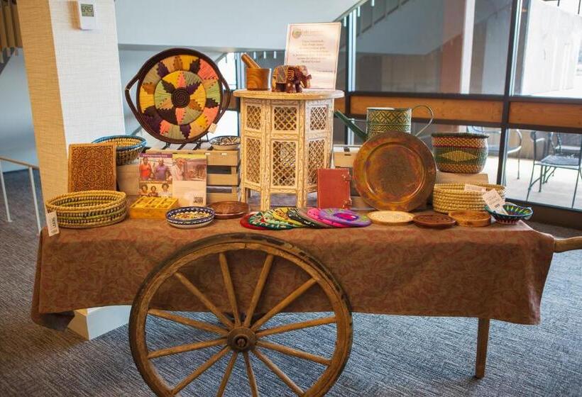 منتجع The Terrace Hotel At Lake Junaluska