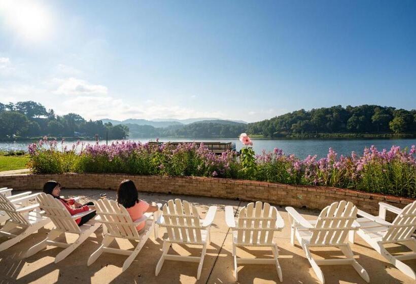 منتجع The Terrace Hotel At Lake Junaluska