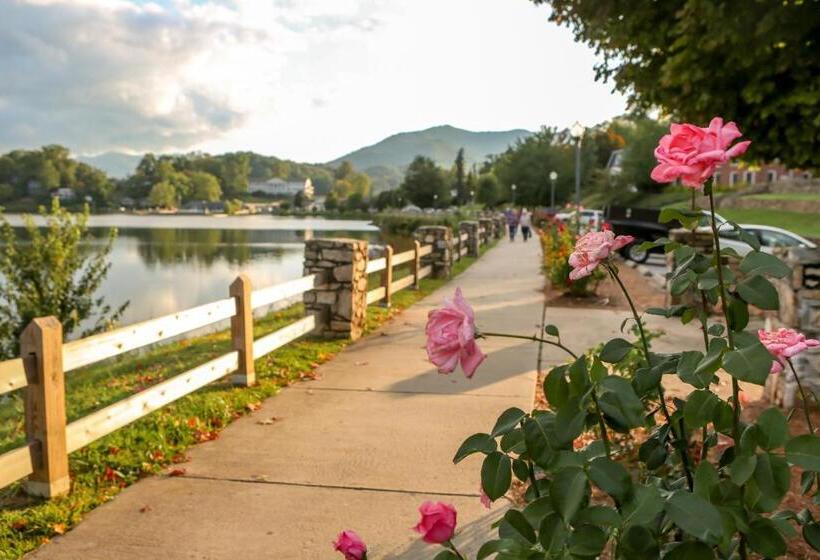 منتجع The Terrace Hotel At Lake Junaluska