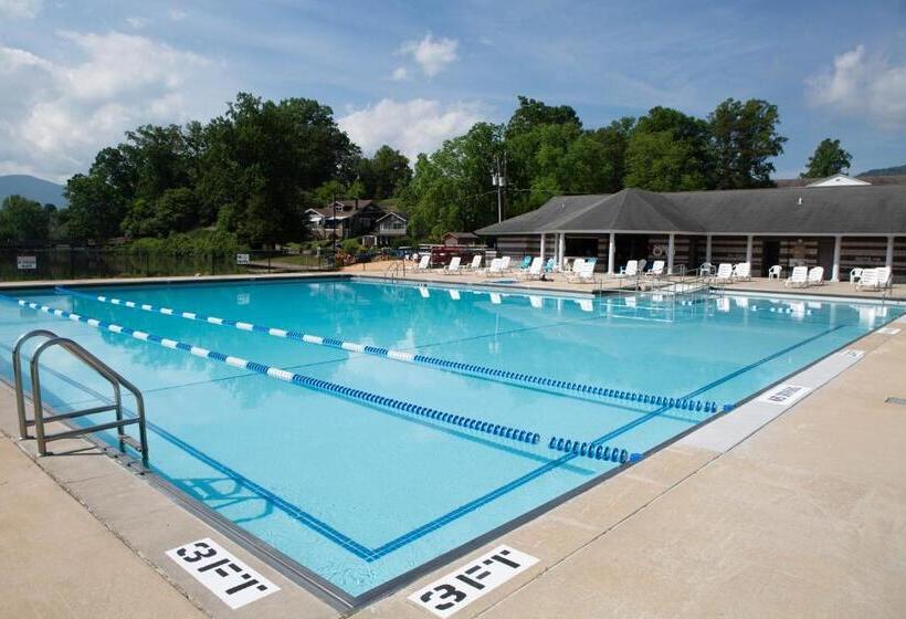 منتجع The Terrace Hotel At Lake Junaluska