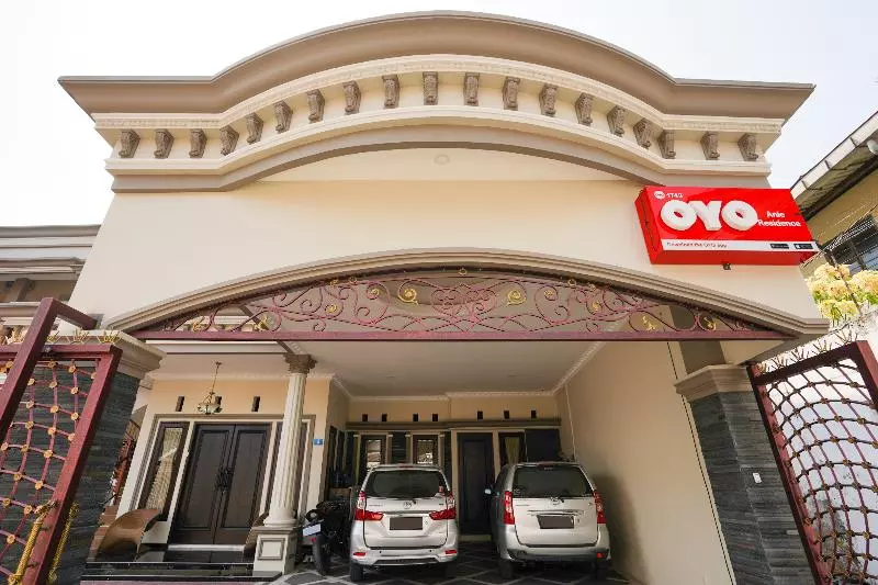 هتل Oyo 1743 Anie Residence