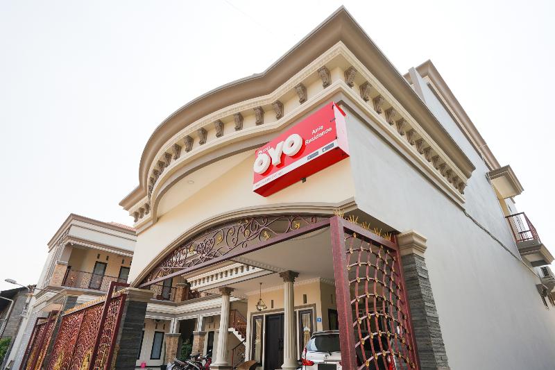 هتل Oyo 1743 Anie Residence