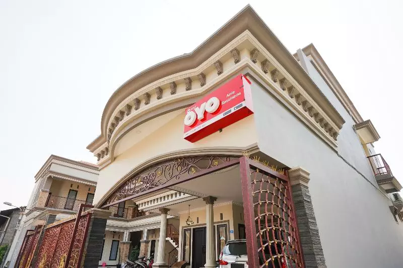 هتل Oyo 1743 Anie Residence