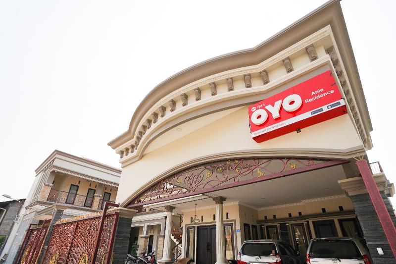 هتل Oyo 1743 Anie Residence