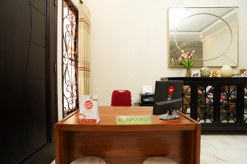 هتل Oyo 1743 Anie Residence