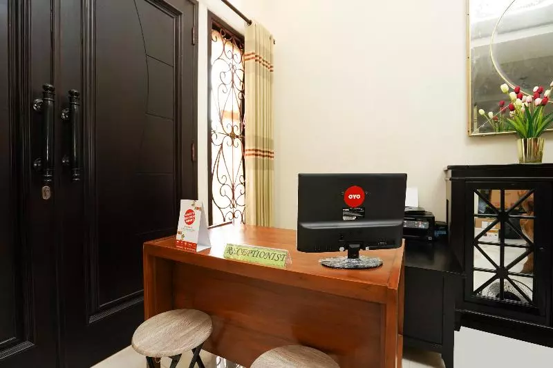 هتل Oyo 1743 Anie Residence