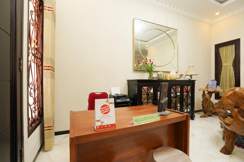 هتل Oyo 1743 Anie Residence
