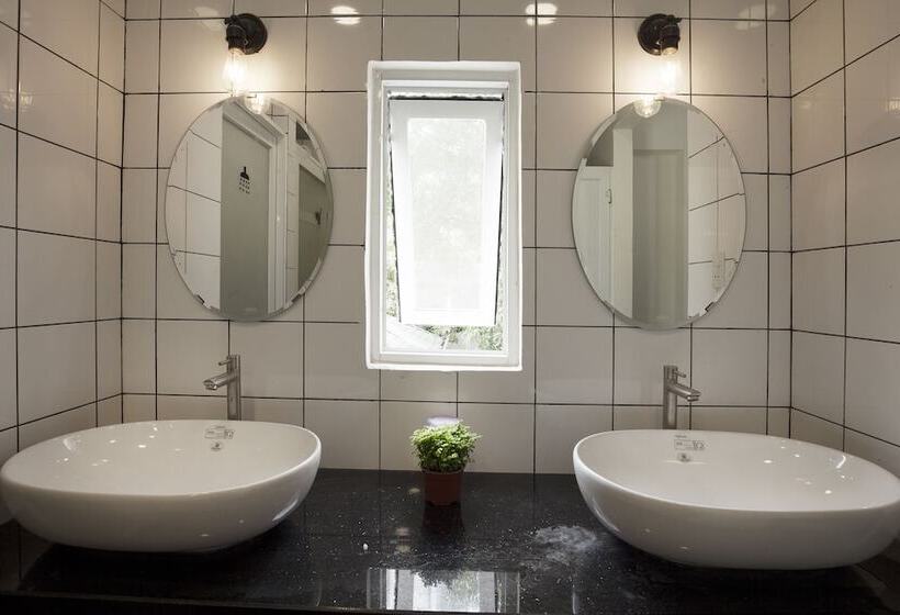 199x Cong Quynh   Hostel