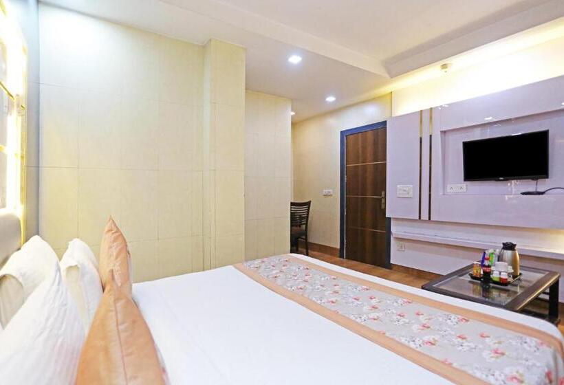 בית מלון כפרי Preet Palace 5 Mints Walk From Nizamuddin Railway Station