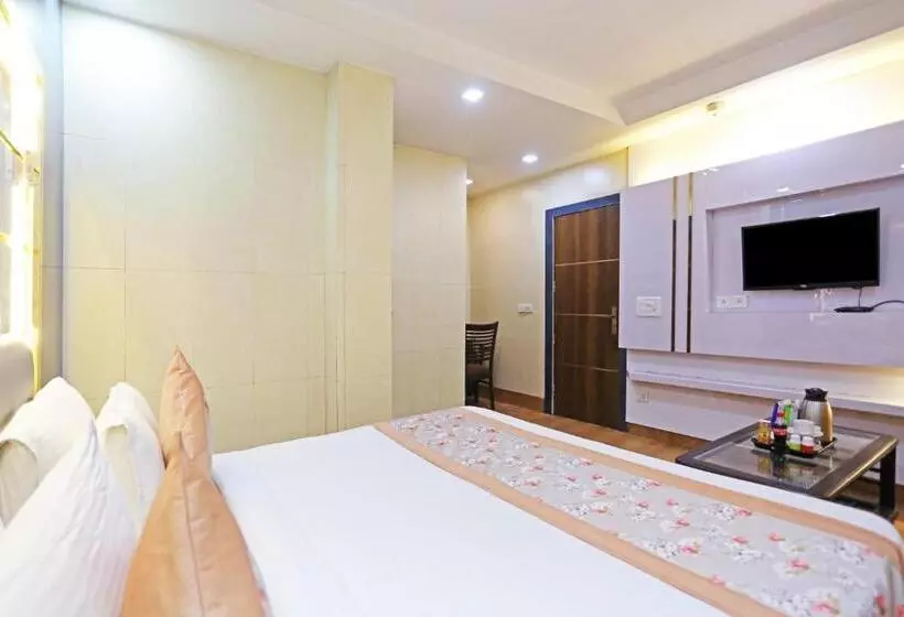 هتل Preet Palace  5 Mints Walk From Nizamuddin Railway Station