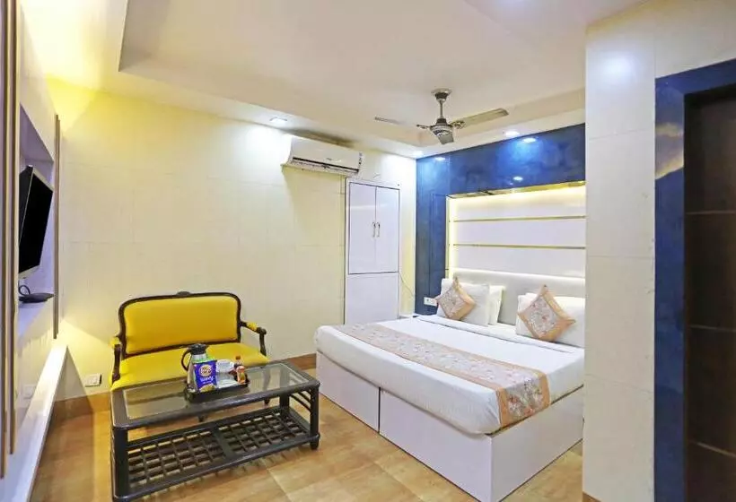 هتل Preet Palace  5 Mints Walk From Nizamuddin Railway Station