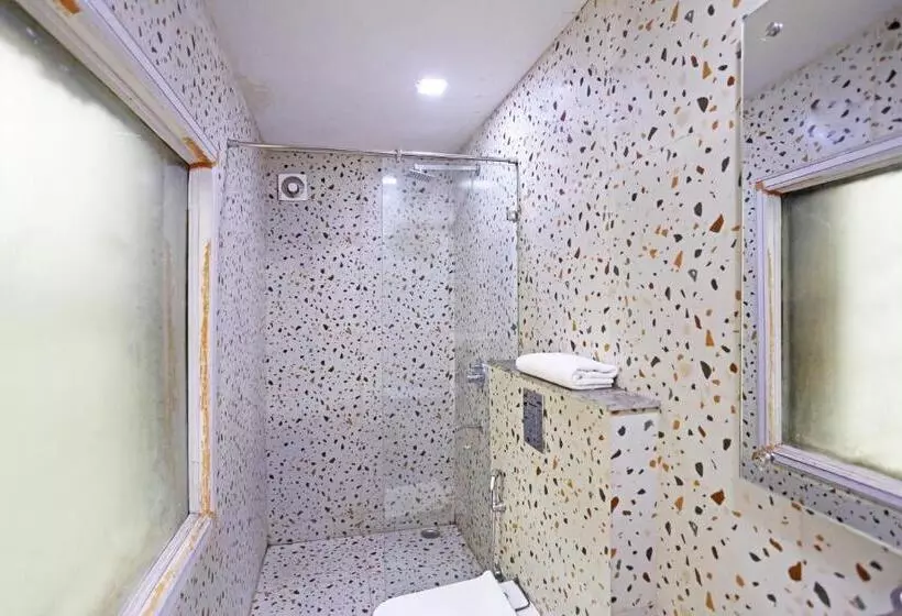 هتل Preet Palace  5 Mints Walk From Nizamuddin Railway Station