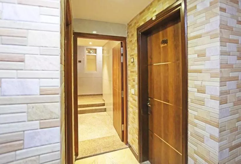 هتل Preet Palace  5 Mints Walk From Nizamuddin Railway Station