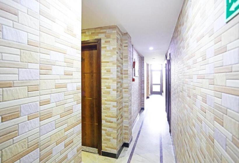 בית מלון כפרי Preet Palace 5 Mints Walk From Nizamuddin Railway Station