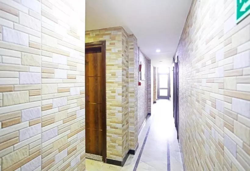 هتل Preet Palace  5 Mints Walk From Nizamuddin Railway Station