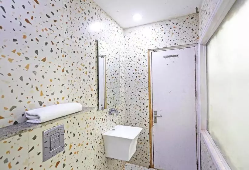 هتل Preet Palace  5 Mints Walk From Nizamuddin Railway Station