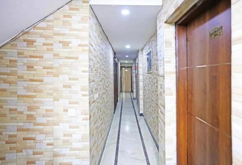 هتل Preet Palace  5 Mints Walk From Nizamuddin Railway Station