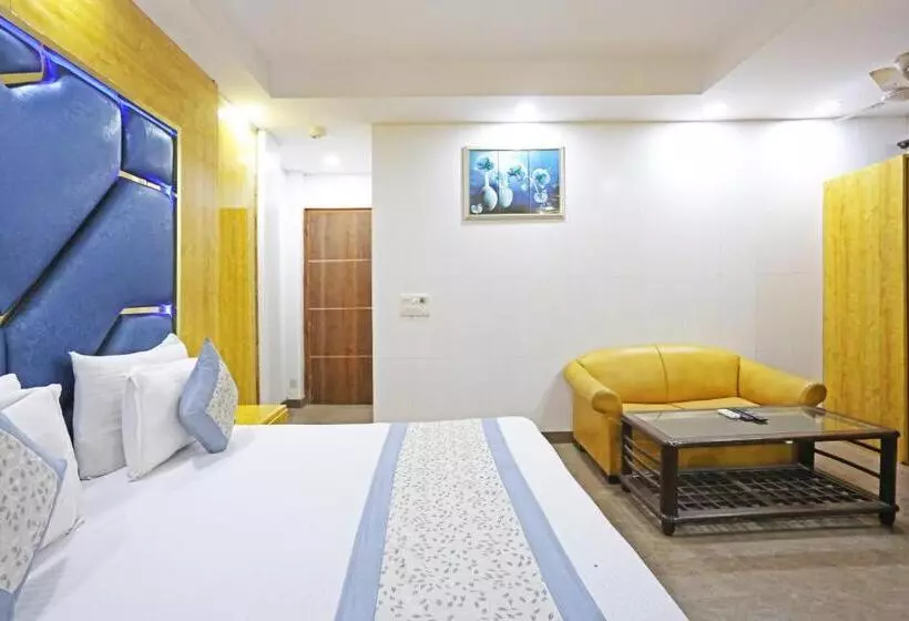 هتل Preet Palace  5 Mints Walk From Nizamuddin Railway Station