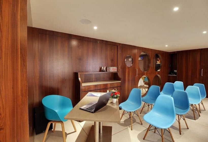 בית מלון כפרי Svasti Inn Jamnagar