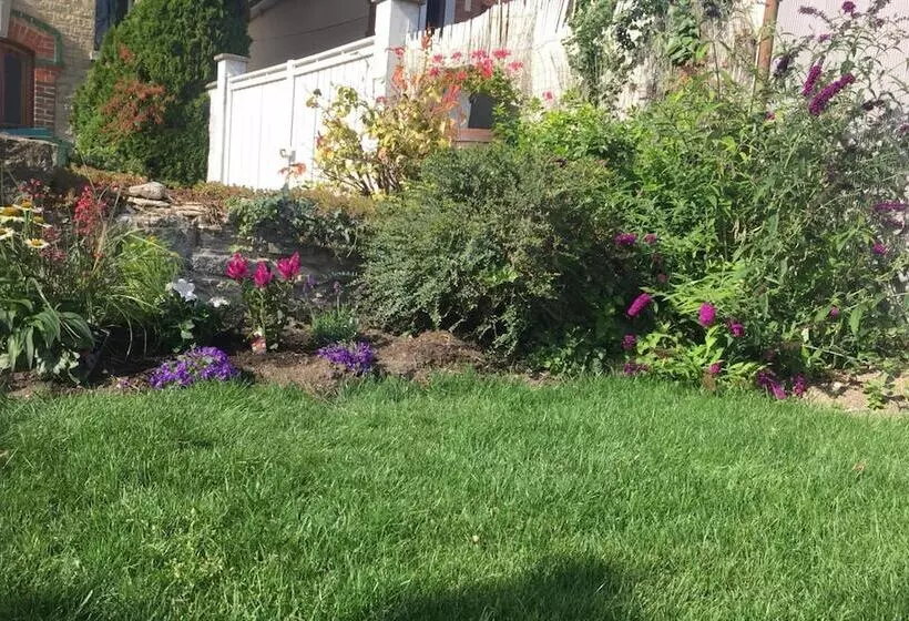 ベッドアンドブレックファースト A L'aube De Troyes