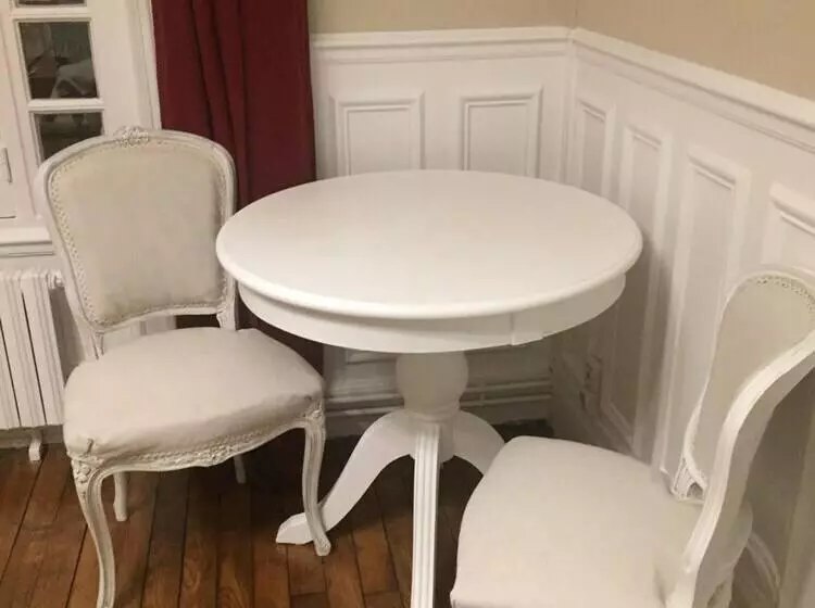 ベッドアンドブレックファースト A L'aube De Troyes