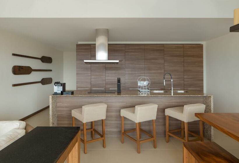 Otel Nima Bay Lifestyles Experience