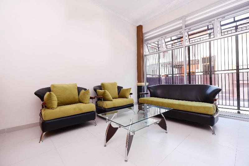 فندق Oyo 1506 Shabrina 2 Syariah